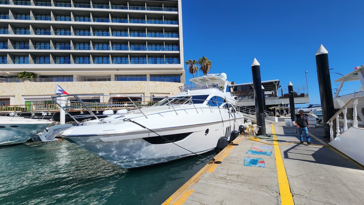 Main image of 65' Azimut "Encore"