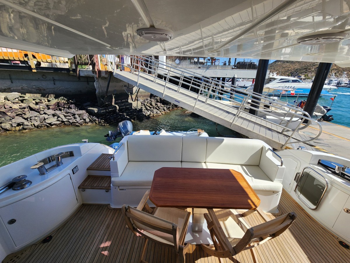 Image of 65' Azimut "Encore" 4